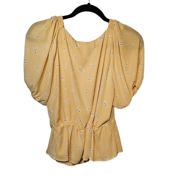 ASTR Short Sleeve Sweetheart Neck Top Apricot Multi Floral Large Yellow - Picture 3 of 5
